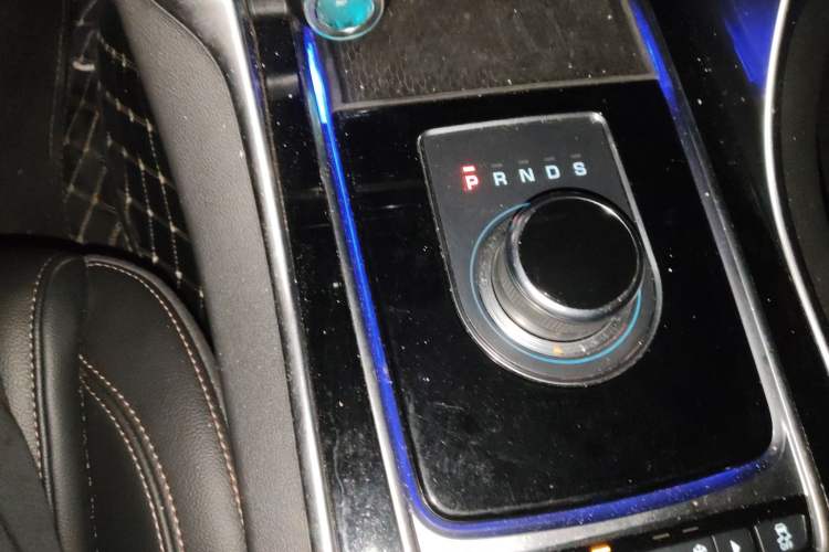 Used Jaguar XEL 2019 2.0T 200 PS Luxury Edition Gear Lever