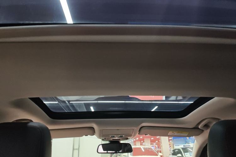 Used Jaguar XEL 2019 2.0T 200 PS Deluxe Edition Headliner