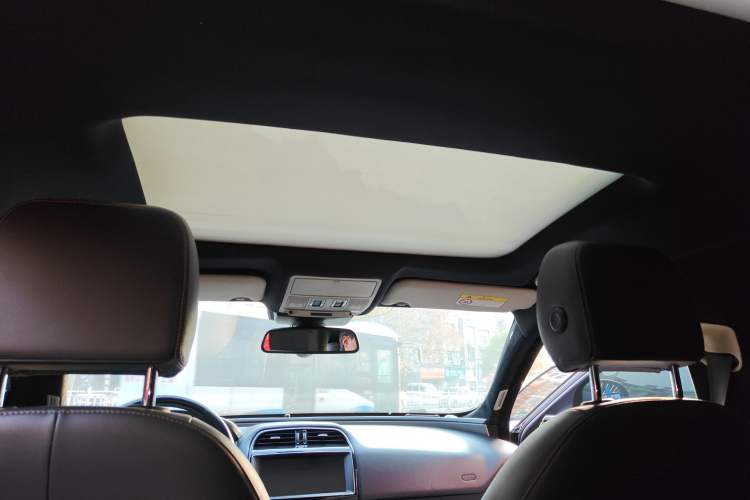 Used Jaguar XEL 2019 2.0T 200 PS Deluxe Edition Headliner