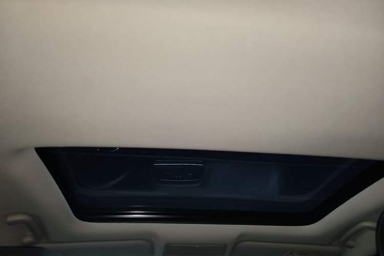 Used Jaguar XEL 2019 2.0T 200 PS Deluxe Edition Headliner
