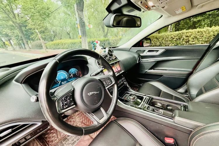 Used Jaguar XEL 2019 2.0T 200 PS Deluxe Edition Interior 1
