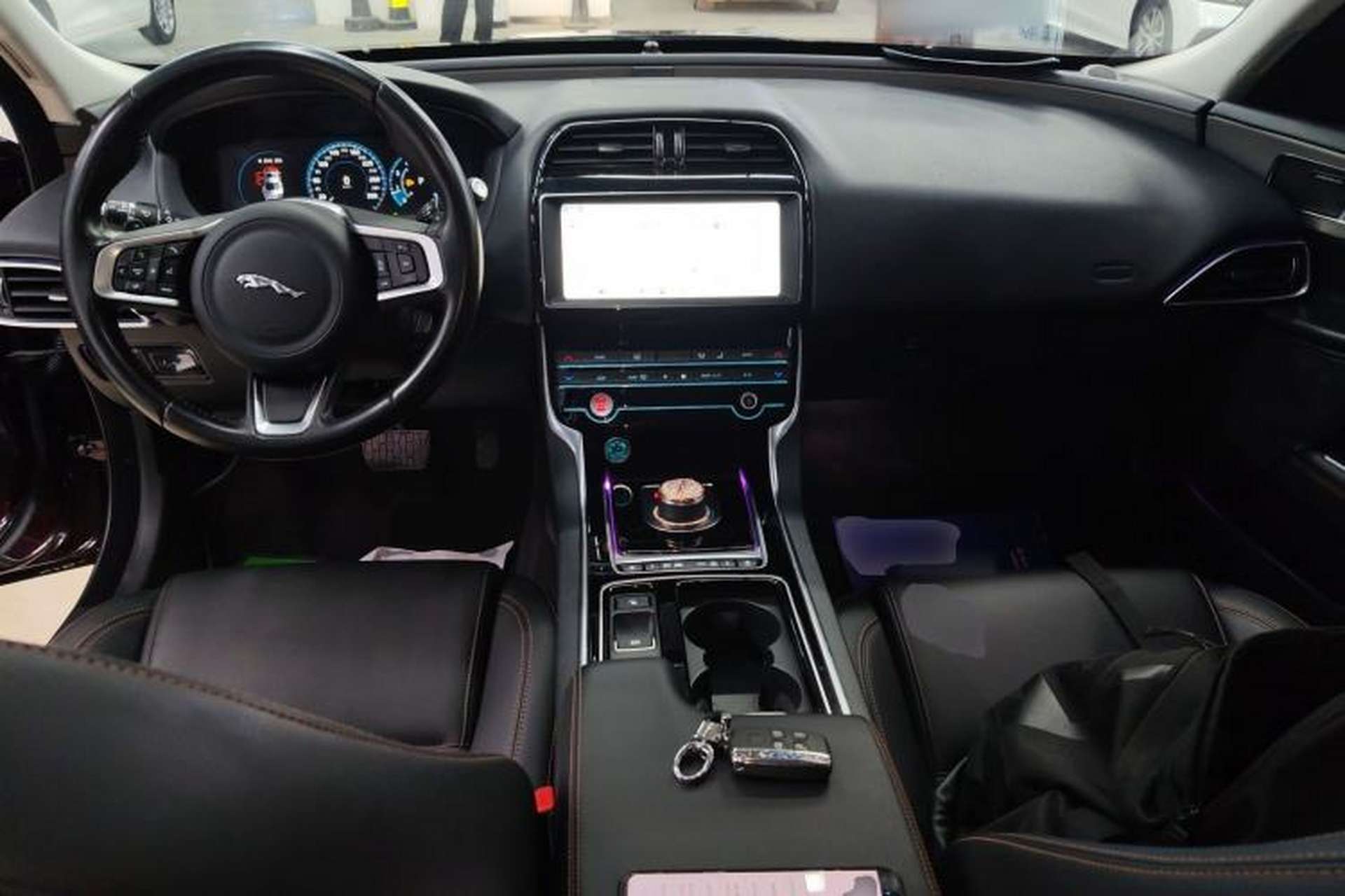 Used Jaguar XEL 2019 2.0T 200 PS Deluxe Edition Interior 2