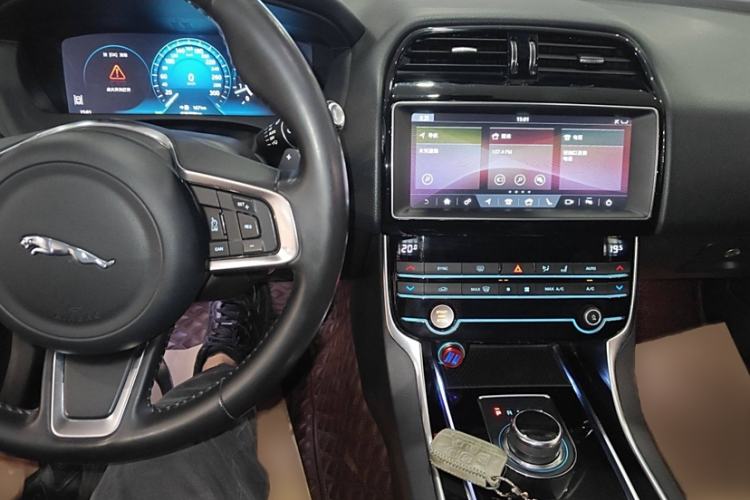 Used Jaguar XEL 2019 2.0T 200 PS Deluxe Edition Interior 2