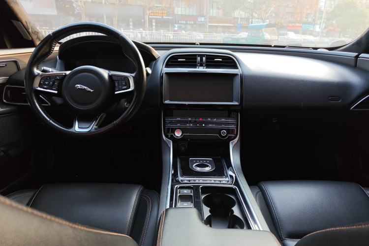 Used Jaguar XEL 2019 2.0T 200 PS Deluxe Edition Interior 2