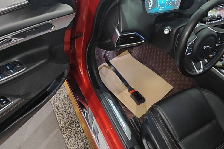 Used Jaguar XEL 2019 2.0T 200 PS Deluxe Edition Interior 3