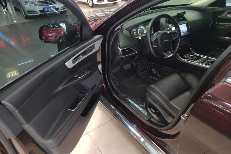 Used Jaguar XEL 2019 2.0T 200 PS Deluxe Edition Interior 3
