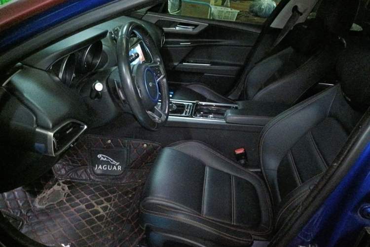 Used Jaguar XEL 2019 2.0T 200 PS Luxury Edition Left Front Seat