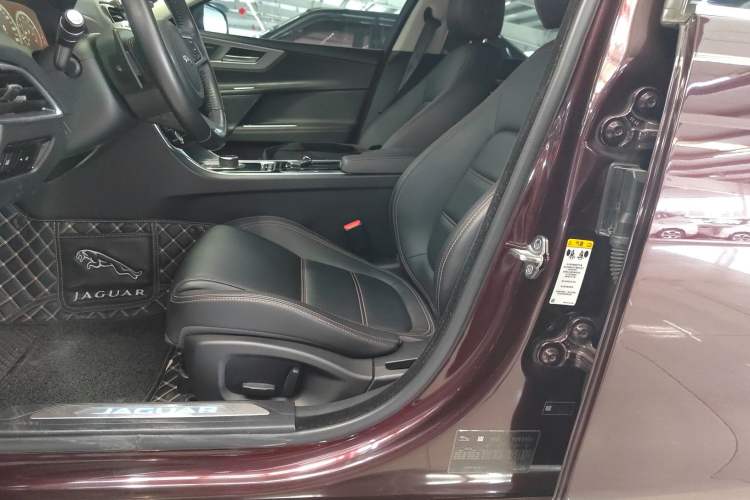 Used Jaguar XEL 2019 2.0T 200 PS Deluxe Edition Left Front Seat