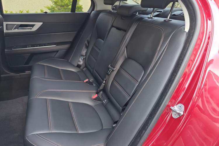 Used Jaguar XEL 2019 2.0T 200 PS Deluxe Edition Left Rear Seat