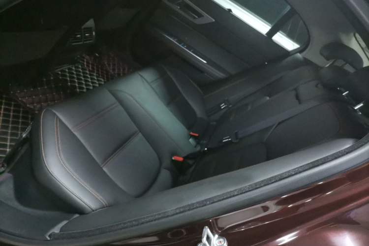 Used Jaguar XEL 2019 2.0T 200 PS Luxury Edition Left Rear Seat