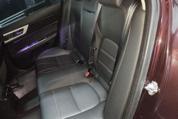Used Jaguar XEL 2019 2.0T 200 PS Deluxe Edition Left Rear Seat