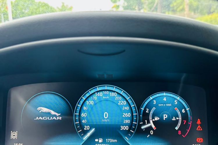 Used Jaguar XEL 2019 2.0T 200 PS Deluxe Edition Odometer Close Up