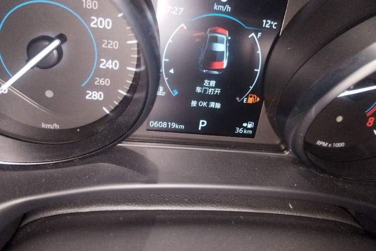 Used Jaguar XEL 2019 2.0T 200 PS Luxury Edition Odometer Close Up
