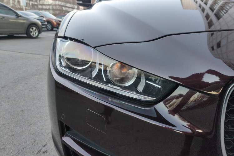 Used Jaguar XEL 2019 2.0T 200 PS Deluxe Edition Right Front Headlight