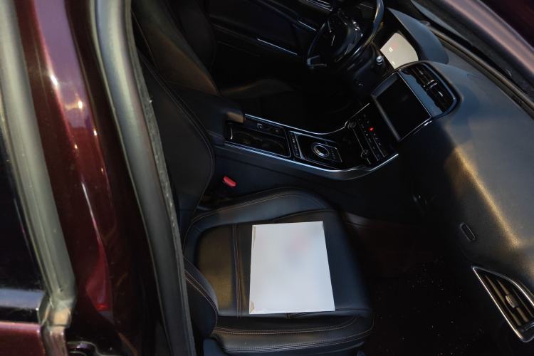 Used Jaguar XEL 2019 2.0T 200 PS Deluxe Edition Right Front Seat