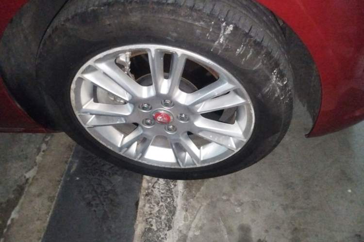 Used Jaguar XEL 2019 2.0T 200 PS Luxury Edition Right Front Wheel Hub