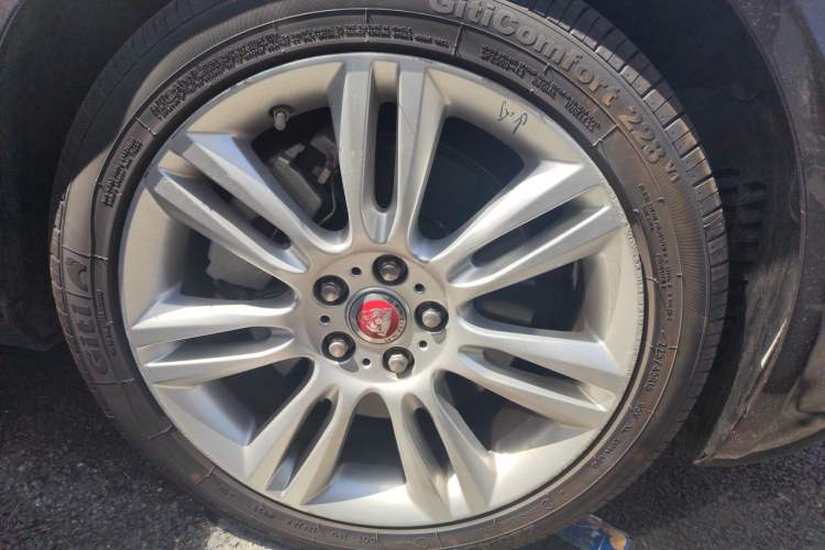 Used Jaguar XEL 2019 2.0T 200 PS Deluxe Edition Right Front Wheel Hub