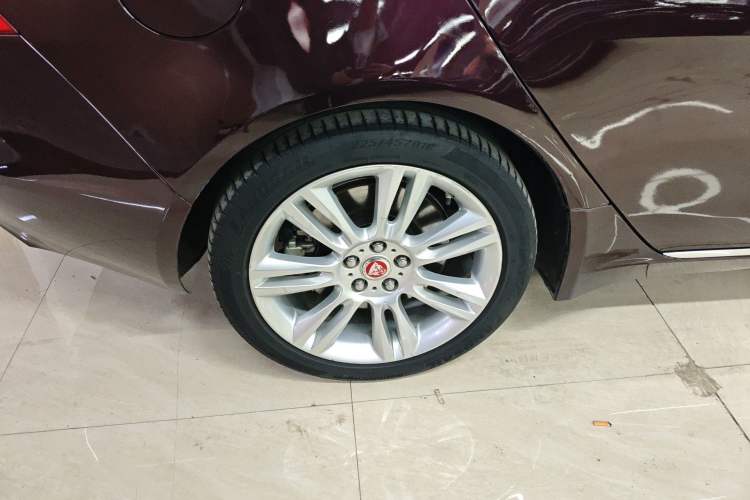 Used Jaguar XEL 2019 2.0T 200 PS Deluxe Edition Right Rear Wheel Hub