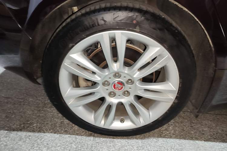 Used Jaguar XEL 2019 2.0T 200 PS Deluxe Edition Right Rear Wheel Hub