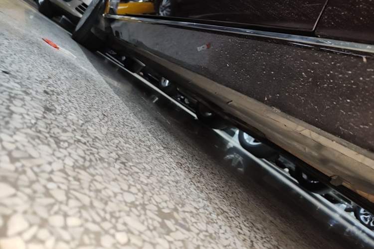 Used Jaguar XEL 2019 2.0T 200 PS Deluxe Edition Right Side Sill