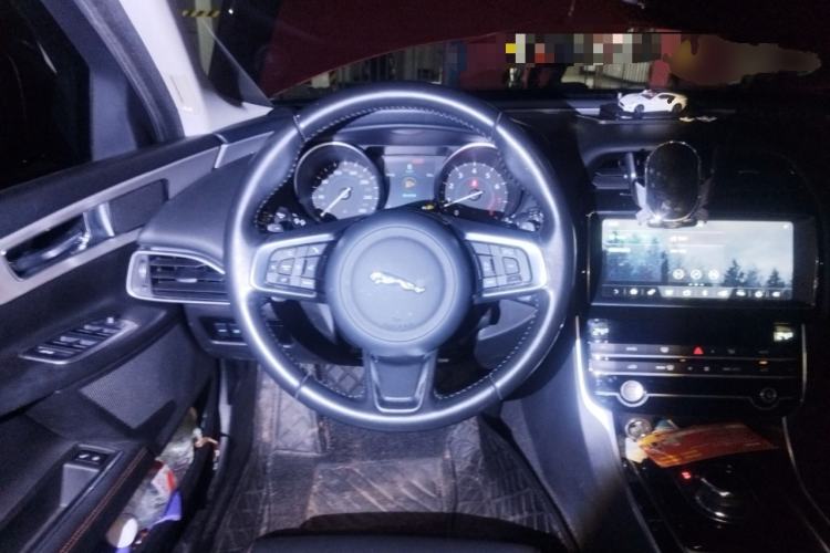 Used Jaguar XEL 2019 2.0T 200 PS Luxury Edition Steering Wheel