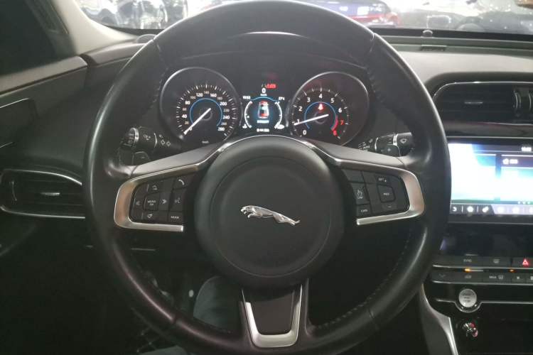 Used Jaguar XEL 2019 2.0T 200 PS Luxury Edition Steering Wheel