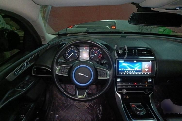 Used Jaguar XEL 2019 2.0T 200 PS Luxury Edition Steering Wheel