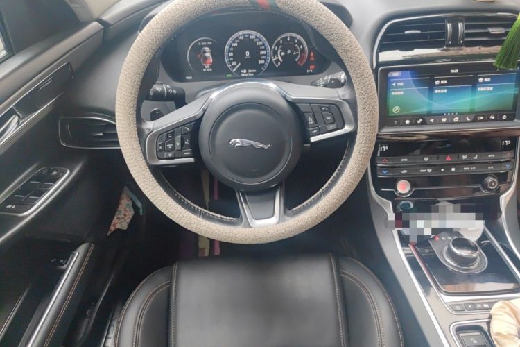 Used Jaguar XEL 2019 2.0T 200 PS Deluxe Edition Steering Wheel
