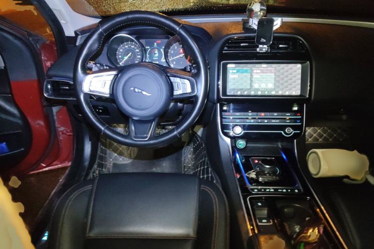 Used Jaguar XEL 2019 2.0T 200 PS Luxury Edition Steering Wheel