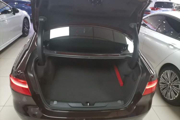 Used Jaguar XEL 2019 2.0T 200 PS Luxury Edition Trunk