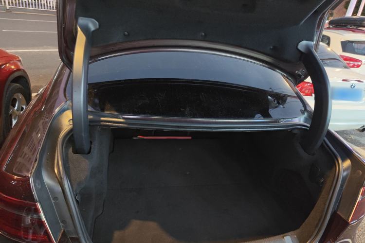 Used Jaguar XEL 2019 2.0T 200 PS Deluxe Edition Trunk