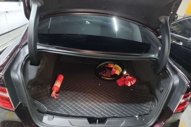 Used Jaguar XEL 2019 2.0T 200 PS Deluxe Edition Trunk
