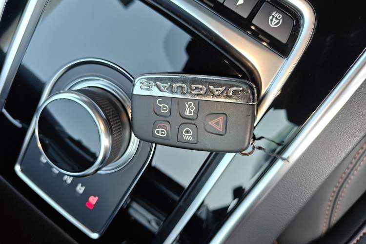 Used Jaguar XEL 2019 2.0T 200 PS Deluxe Edition Vehicle Key