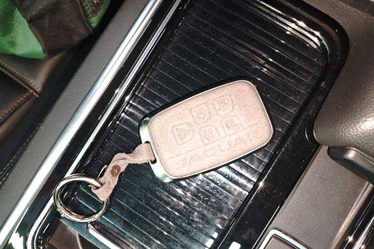 Used Jaguar XEL 2019 2.0T 200 PS Deluxe Edition Vehicle Key