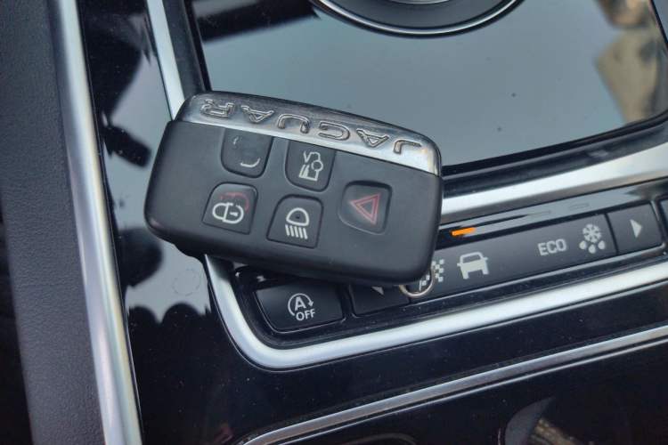 Used Jaguar XEL 2019 2.0T 200 PS Deluxe Edition Vehicle Key