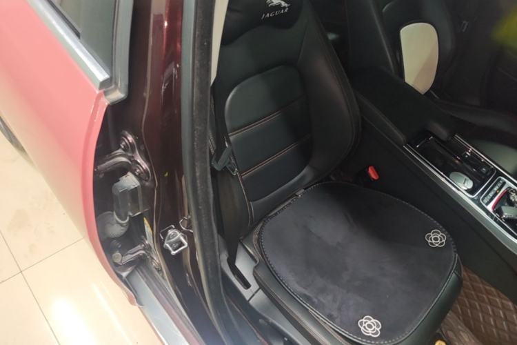 Used Jaguar XEL 2019 2.0T 200 PS Luxury Edition Right Front Seat