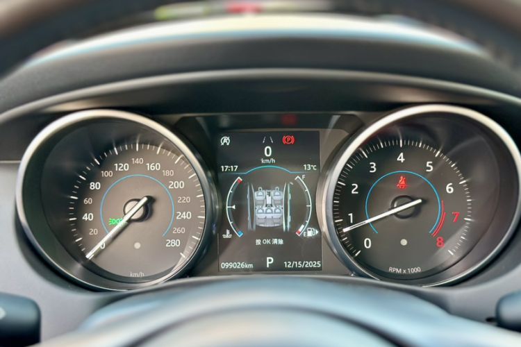 Used Jaguar XEL 2019 2.0T 200 PS Elite Edition Odometer Close Up