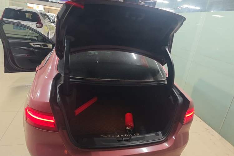 Used Jaguar XEL 2019 2.0T 200 PS Luxury Edition Trunk