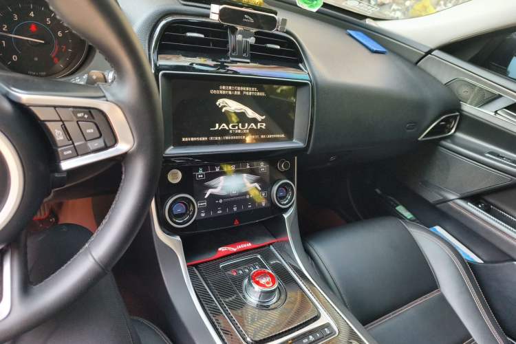 Used Jaguar XEL 2019 2.0T 200 PS Luxury Edition Audio And AC Panel