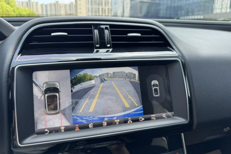 Used Jaguar XEL 2019 2.0T 200 PS Luxury Edition Audio And AC Panel