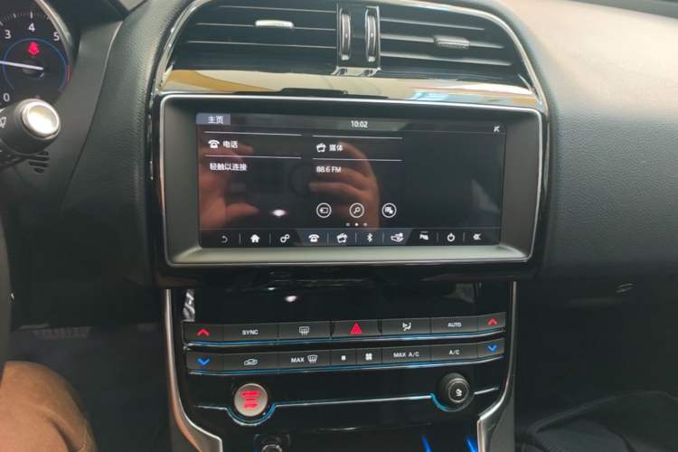 Used Jaguar XEL 2019 2.0T 200 PS Luxury Edition Audio And AC Panel