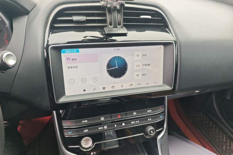 Used Jaguar XEL 2019 2.0T 200 PS Luxury Edition Audio And AC Panel