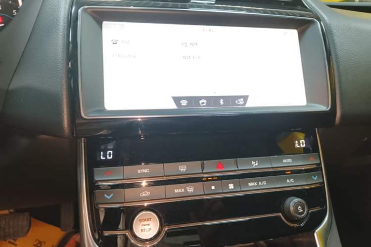 Used Jaguar XEL 2019 2.0T 200 PS Elite Edition Audio And AC Panel