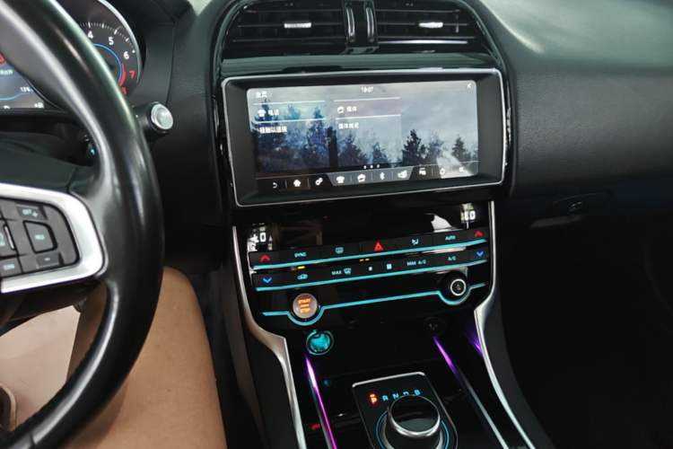 Used Jaguar XEL 2019 2.0T 200 PS Luxury Edition Audio And AC Panel