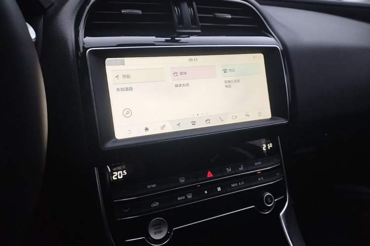 Used Jaguar XEL 2019 2.0T 200 PS Deluxe Edition Audio And AC Panel