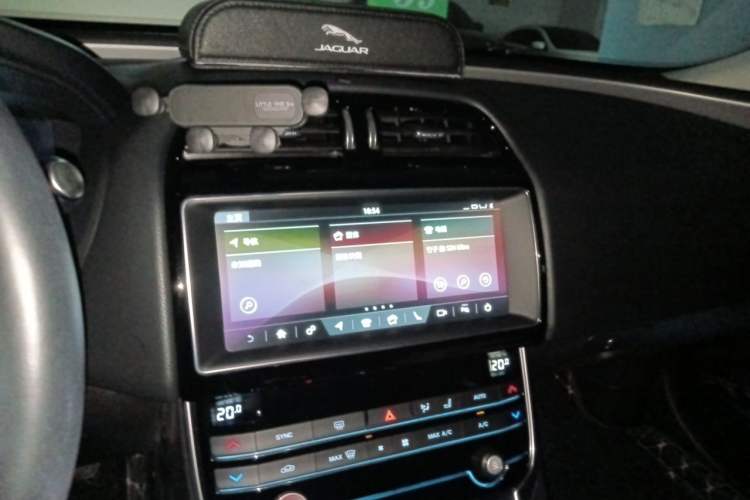 Used Jaguar XEL 2019 2.0T 200 PS Deluxe Edition Audio And AC Panel