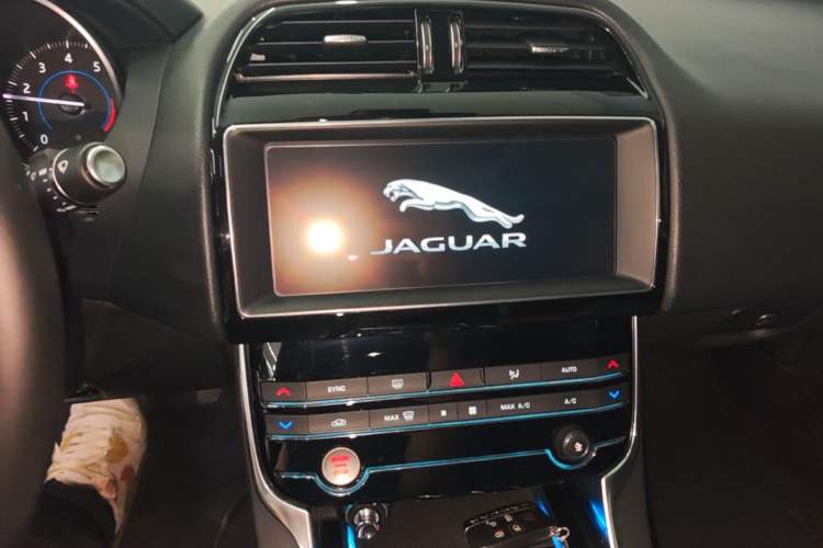 Used Jaguar XEL 2019 2.0T 200 PS Luxury Edition Audio And AC Panel
