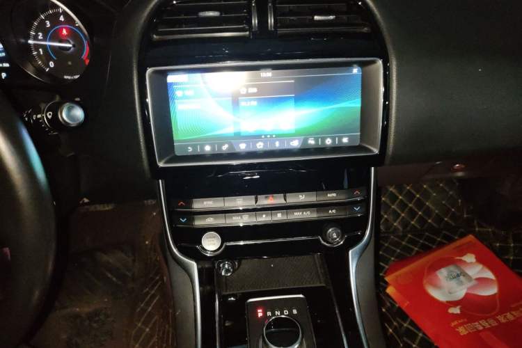 Used Jaguar XEL 2019 2.0T 200 PS Luxury Edition Audio And AC Panel