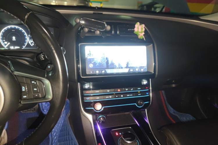 Used Jaguar XEL 2019 2.0T 200 PS Deluxe Edition Audio And AC Panel