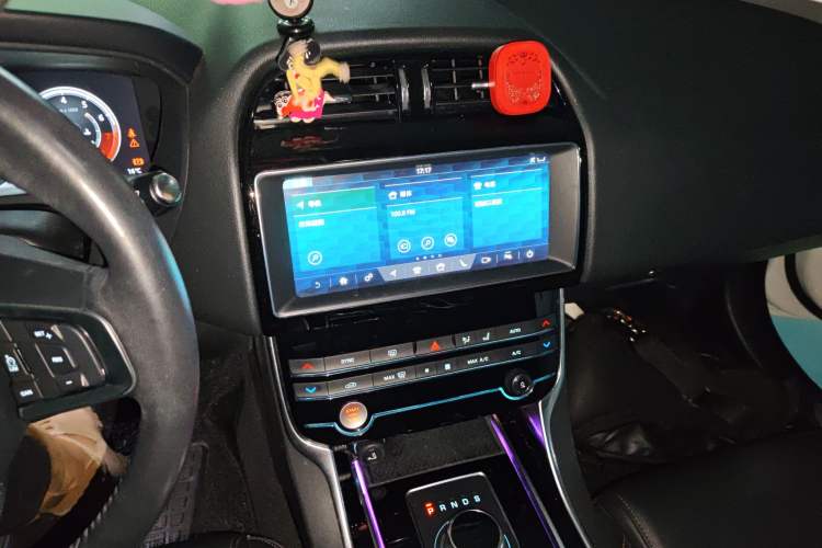 Used Jaguar XEL 2019 2.0T 200 PS Deluxe Edition Audio And AC Panel
